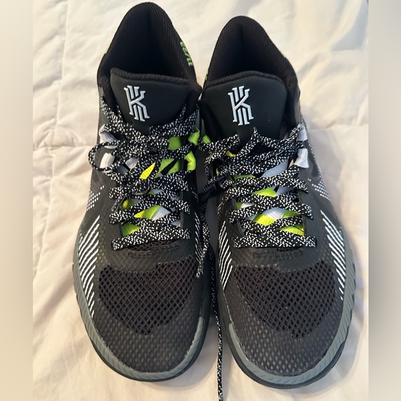 Nike Kyrie Irving 4 youth basketball trainer - Picture 3 of 5